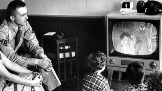 Hledáte novou Hru o&nbsp;trůny a&nbsp;House of Cards? Těchto 7 seriálů teď frčí ve světě