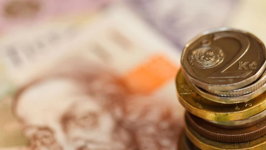 Češi ve třetím čtvrtletí vydělali více. Reálná mzda však klesla skoro o&nbsp;deset procent