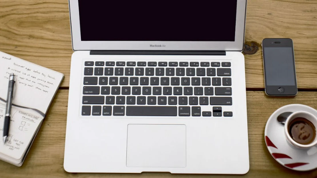 5 otázek, na které byste si měli odpovědět, než pošlete pracovní e-mail