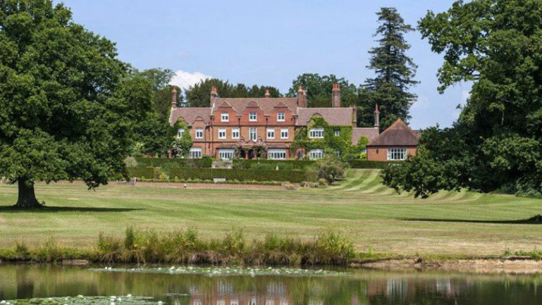 Ringo Starr Sold his British Manor to Czech Real Estate Tycoon