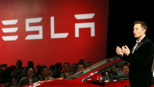 Vznášedlo nebo proudový kapacitátor? Tesla chystá nový vynález
