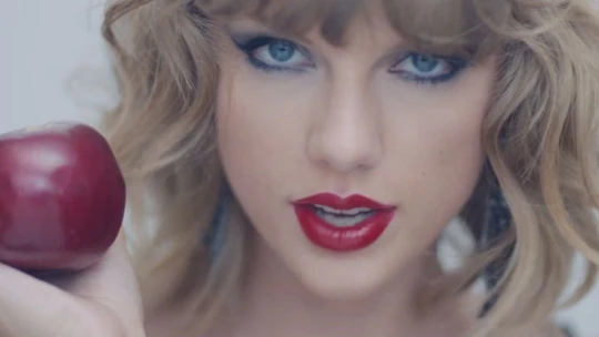 Když si Taylor Swift dupne, i&nbsp;Apple ustoupí a&nbsp;za Apple Music zaplatí