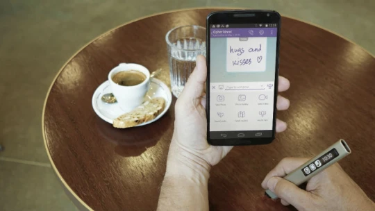 Phree je pero, se kterým můžete kromě psaní i&nbsp;telefonovat nebo odpovídat na textovky