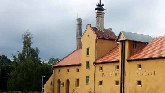 Jak mladí architekti změnili svůj život a&nbsp;šli do Lobče vařit pivo