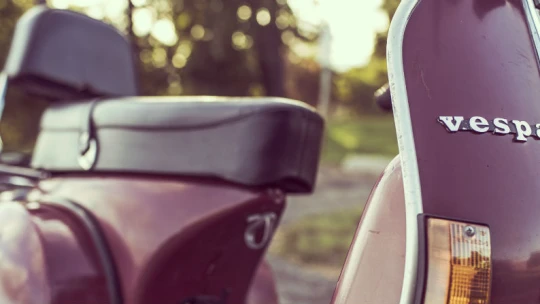 Vespa není skútr, ale královna. A&nbsp;taky kult, symbol nezávislosti a&nbsp;životní styl