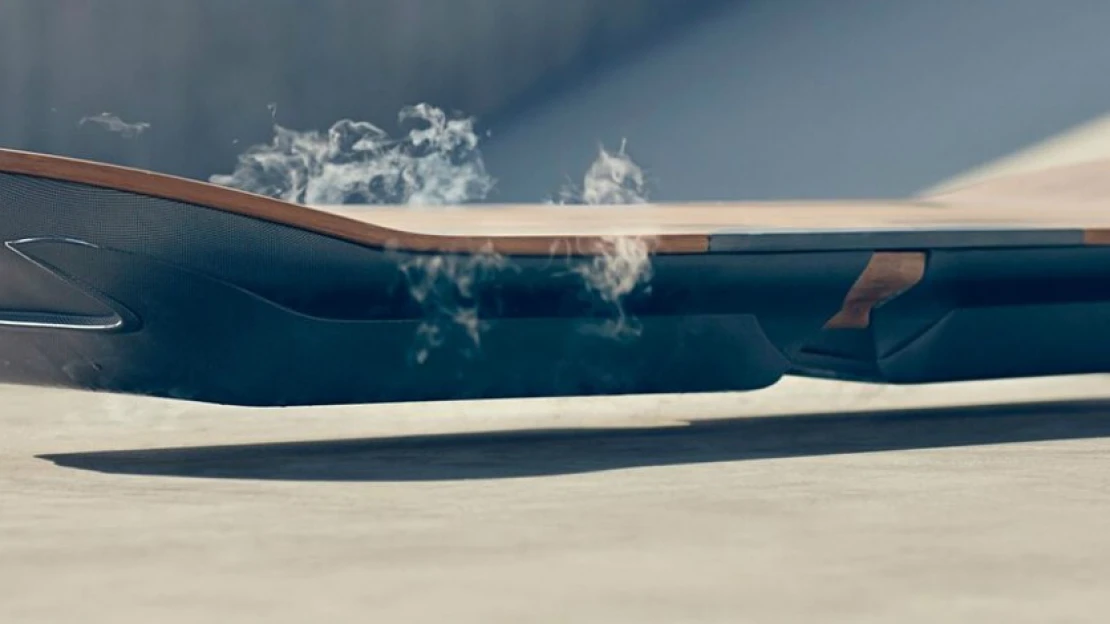 Lexus vyvíjí létající skateboard z&nbsp;kultovního filmu Návrat do budoucnosti II