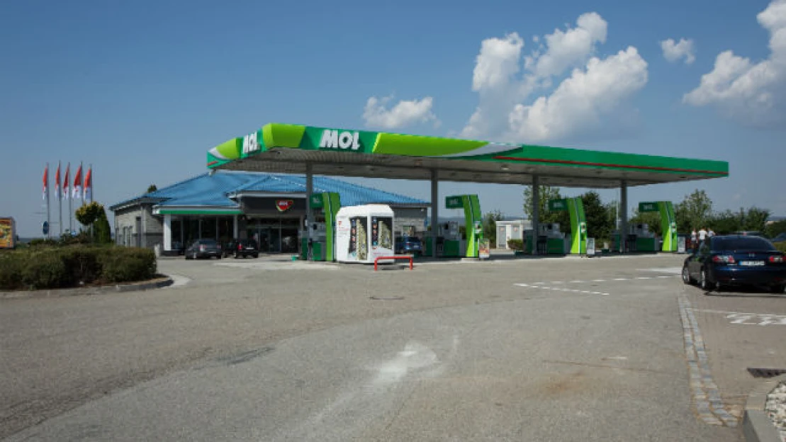 Ekonomové: Litr benzinu či&nbsp;nafty může stát i&nbsp;přes 55 korun