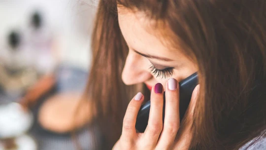 „Hloupé“ telefony chytají druhý dech. Nabízejí více soukromí, baterky i&nbsp;stylu