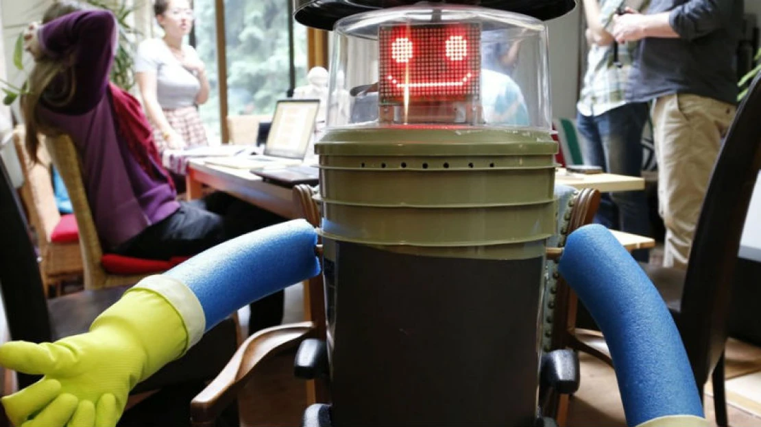 Tenhle robot spoléhal na lidskou vlídnost. Našli ho bez hlavy
