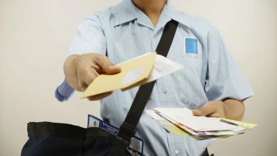 Stále v&nbsp;červených číslech. Česká pošta prohloubila ztrátu o&nbsp;miliardu