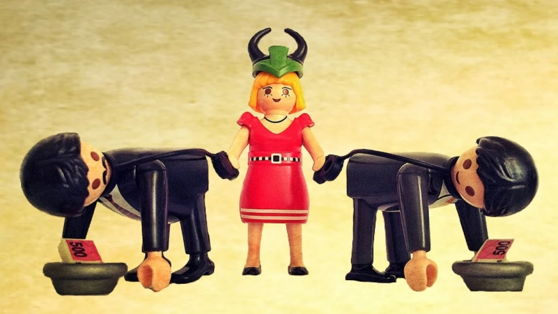 Hračky Playmobil se v&nbsp;rukou řeckého umělce změnily v&nbsp;satiru. A&nbsp;výrobce zuří