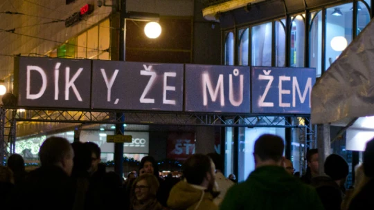 Díky, že můžem. Revoluci nezažili, přesto teď studenti oslavují, co přinesla