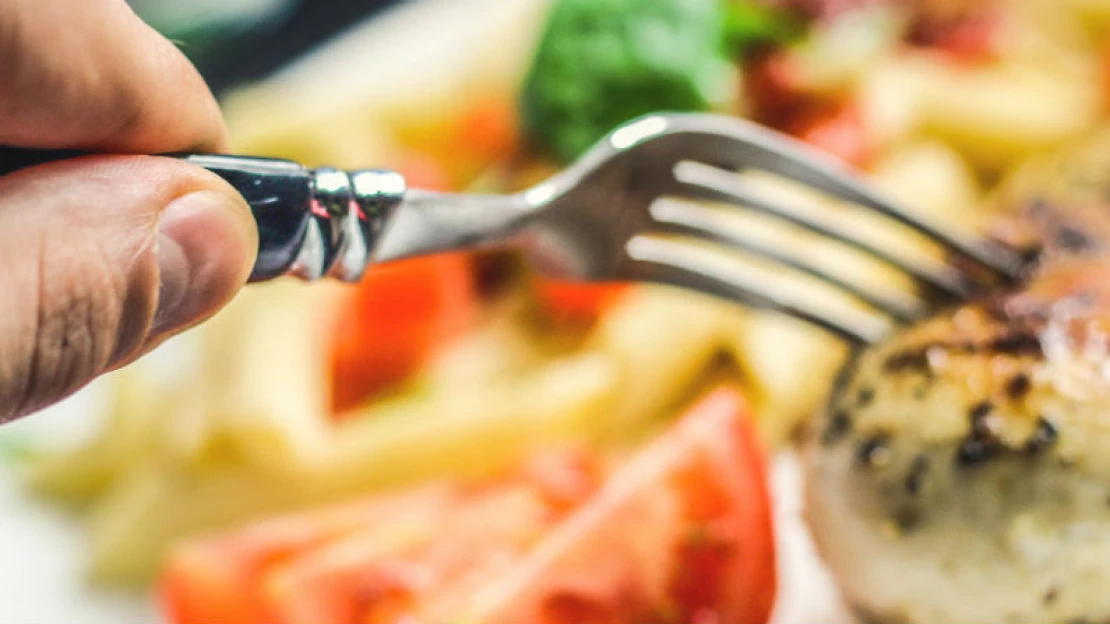 Chcete se najíst v&nbsp;dobré restauraci? Zapomeňte na obří menu a&nbsp;slovíčkaření