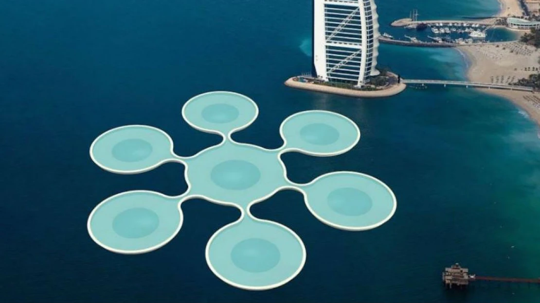 Tenis pod mořem? V Dubaji žádný problém