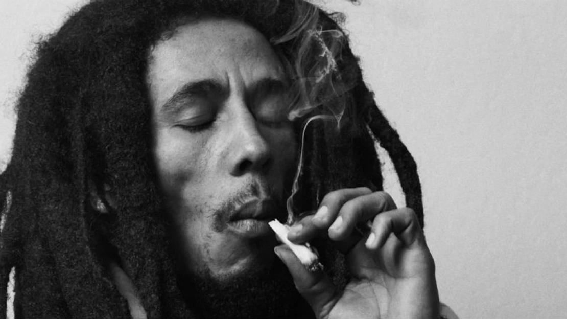 Bob Marley je tváří globální značky marihuany. A&nbsp;Jamajka se bouří