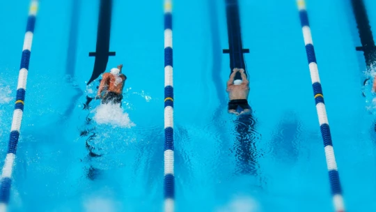 Mokrý byznys z&nbsp;bazénu aneb jak v&nbsp;Česku vychovat olympijského šampiona