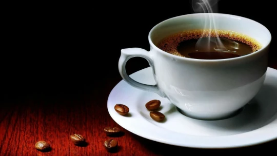 Jak proměnit svou kávu v zázračný elixír? Pijte ji odpočatí