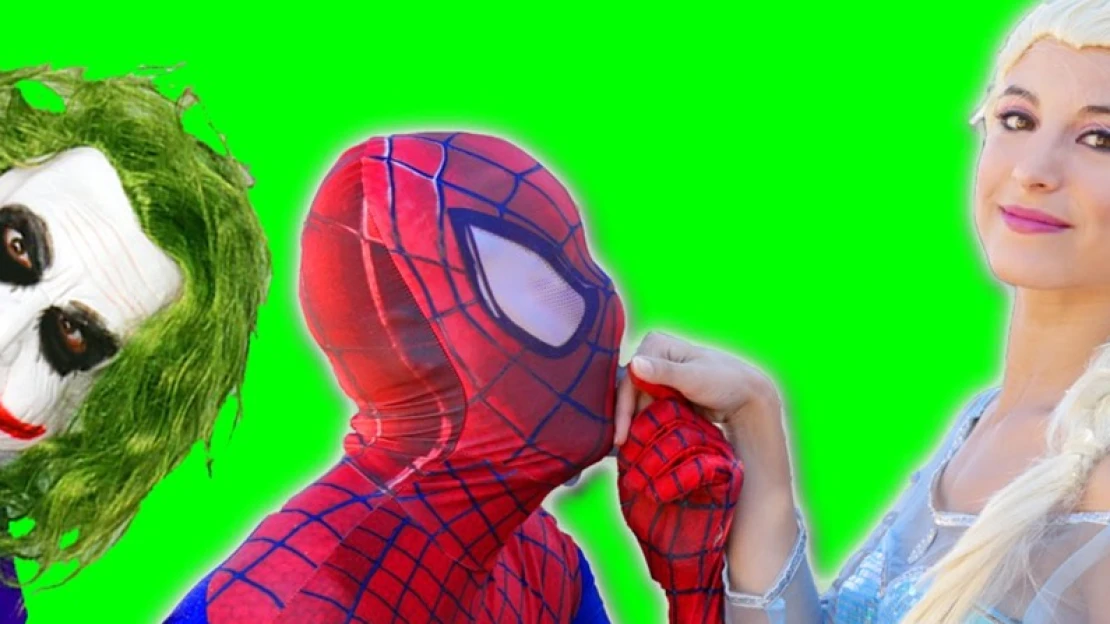 Kostým Spider-Mana a&nbsp;kamera. Bizarní videa vydělávají na YouTube statisíce