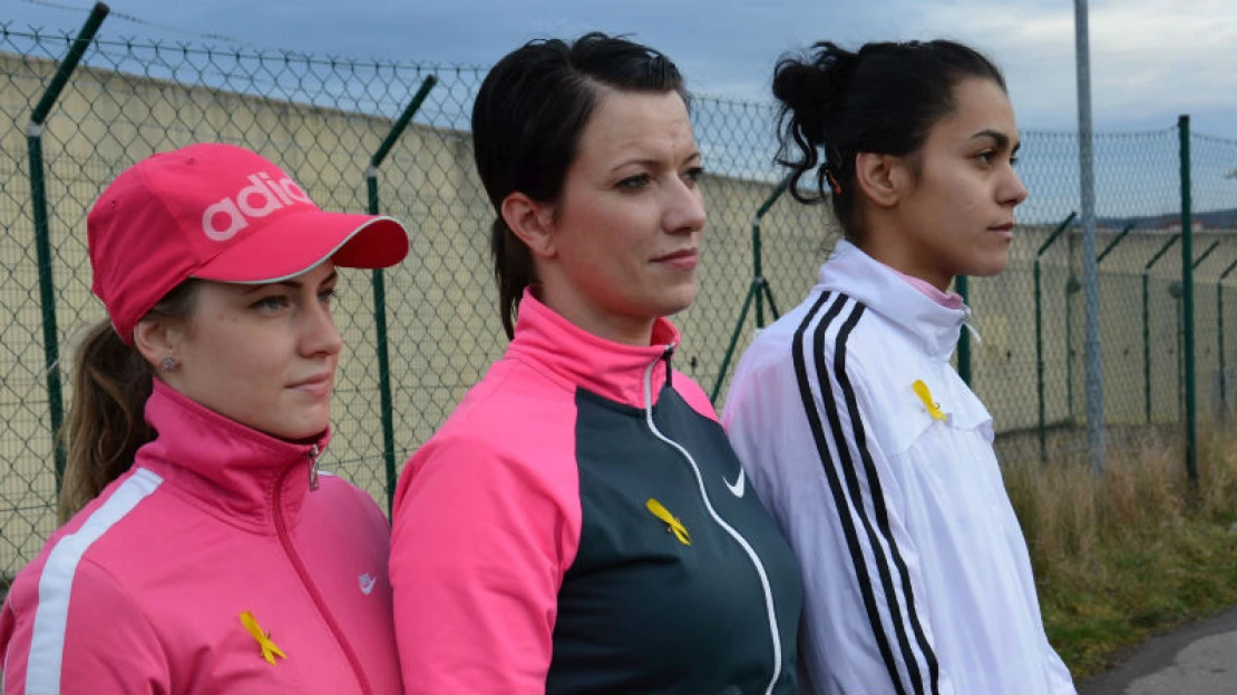 Se žlutou stužkou na prsou. Podnikatelé podpoří vězně v&nbsp;Pražském maratonu