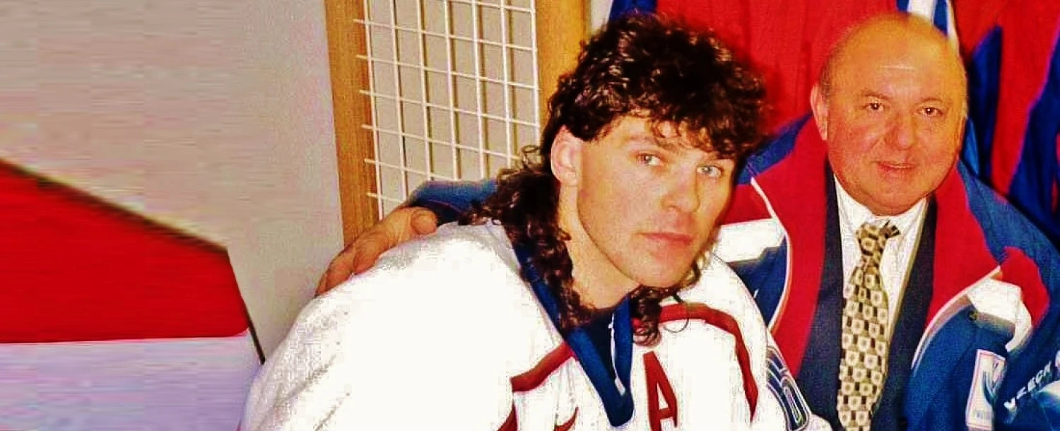 Ze Vsetínska do Milána. Česká firma poslala na olympiádu okolo 12 tisíc puků