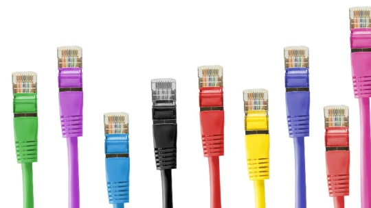 Až se všichni lidé připojí k internetu, ekonomika posílí o&nbsp;biliony dolarů