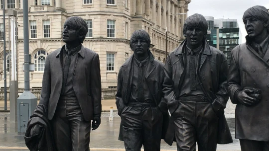 Co z dnešního světa se zapíše do dějin? Stouni ani Beatles to prý nebudou