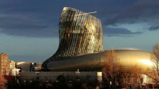 Francie se baví vínem. V Bordeaux otevřeli chrám révy