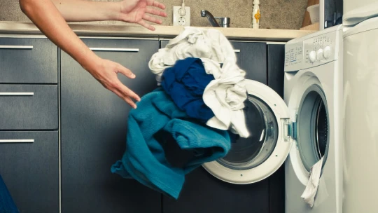 Chcete doma více sexu? Podělte se o&nbsp;domácí práce