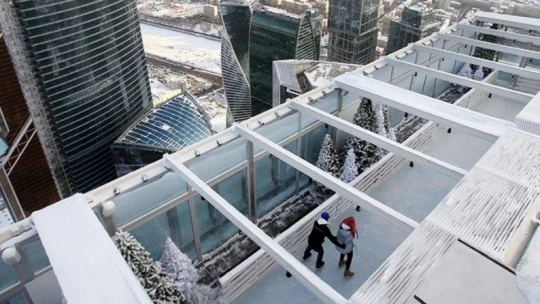 Bruslení v&nbsp;oblacích. Moskva láká turisty na nejvyšší ledový ring na světě