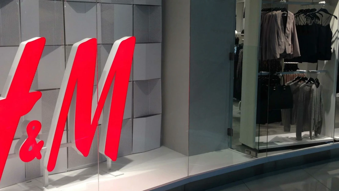Proč se H&M rozhodlo zavírat kamenné obchody