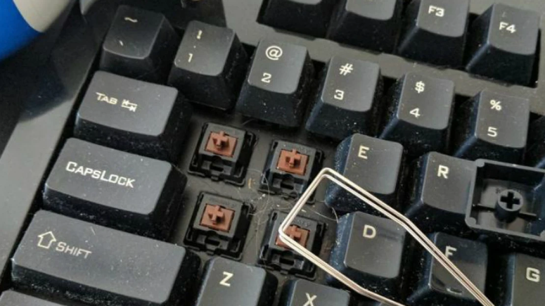 Jak vyčistit klávesnici bez toho, že byste z&nbsp;ní něco ulomili