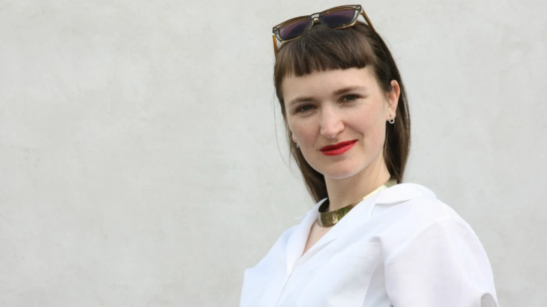 Forbes 30 pod 30 podcast s&nbsp;Kamilou Boudovou: O&nbsp;Chanelu, dělnících ve sweatshopech a&nbsp;životním obratu