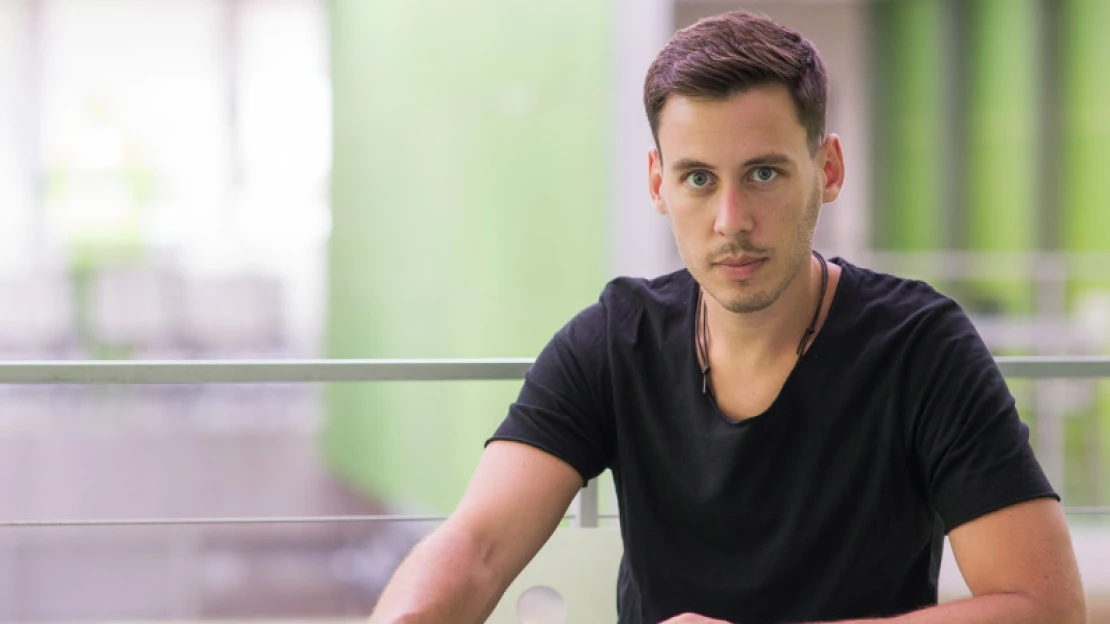 Od muziky až k soběstačným domům. Čech, který prodal firmu, aby zlepšil svět