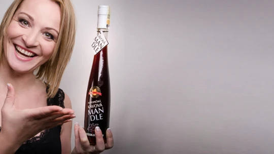 Příběh s&nbsp;chutí mandloní. Jak ředitelka školky dala Česku originální alkohol