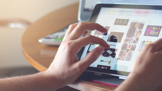 Život v&nbsp;supermoderním světě a&nbsp;pravidlo, které „odlepí“ děti od tabletů
