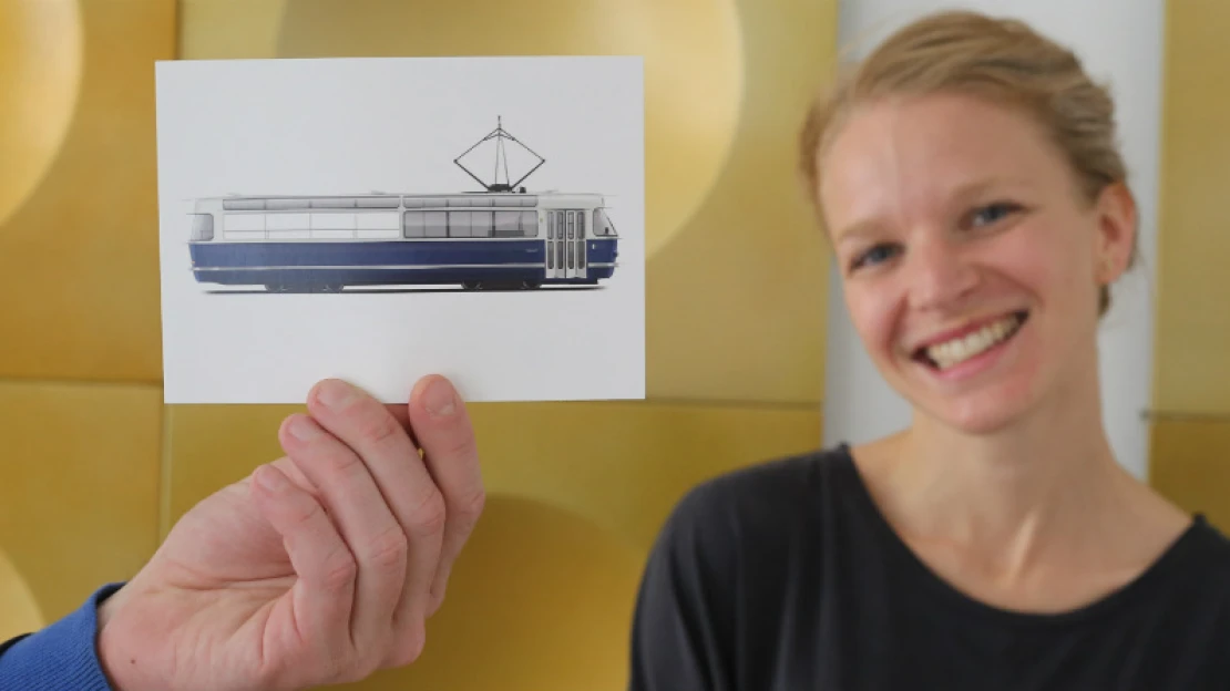 Slavná jako mazačka? Praha chystá modrou tramvaj z&nbsp;dílny Anny Marešové