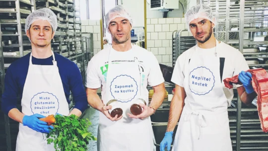 Od mořského ďasa až k&nbsp;demi glace. Jak tři Češi vyhlásili válku bujonové kostce