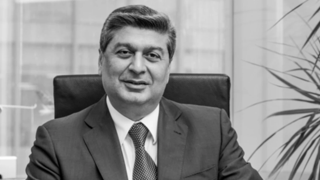 Naučte se nakládat s&nbsp;penězi a&nbsp;časem, radí miliardář a&nbsp;filantrop Raza Jafar