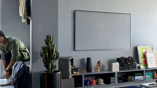 Televize budoucnosti: splyne vám se zdí nebo si ji postavíte do čtverce