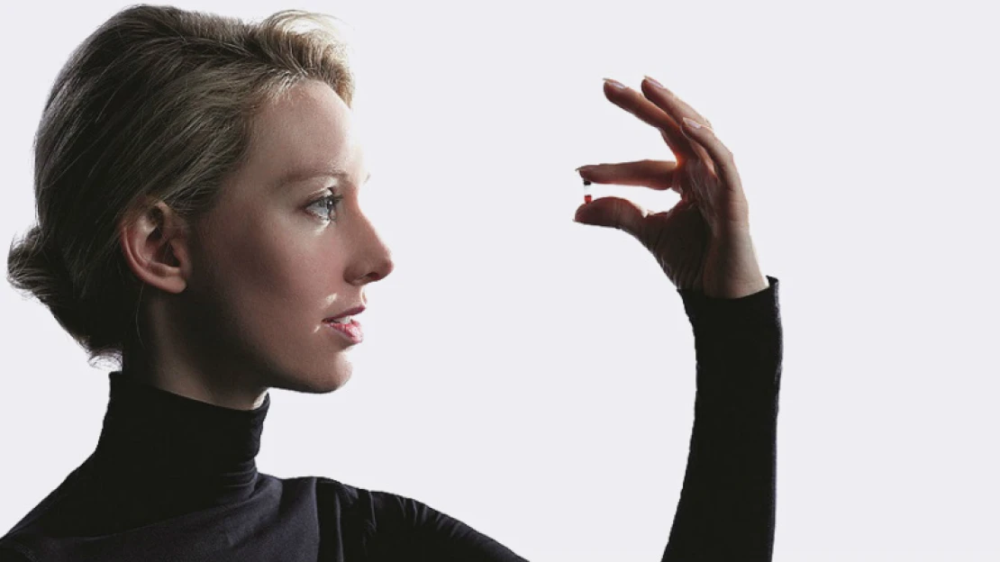 Z výsluní až na dno. Elizabeth Holmes nezbylo z&nbsp;miliard nic a&nbsp;hrozí jí vězení