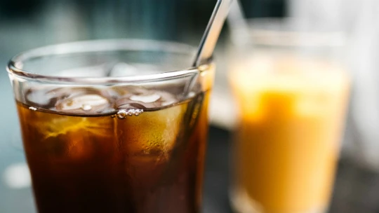 Cold brew, frappé nebo affogato. Co je co mezi ledovými kávami