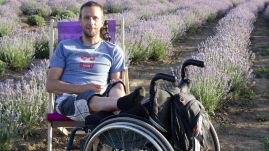 Morava místo Provence. Úraz ho upoutal na vozík, on založil levandulovou farmu