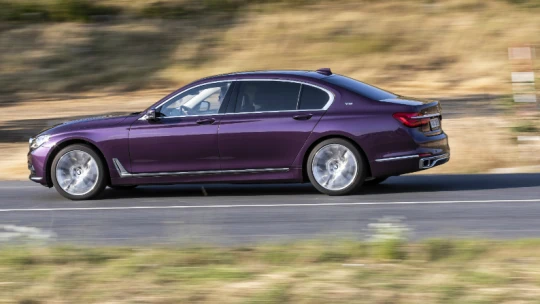 Otestovali jsme nejdražší a nejsilnější BMW. Tohle je luxus za 5,6 milionu