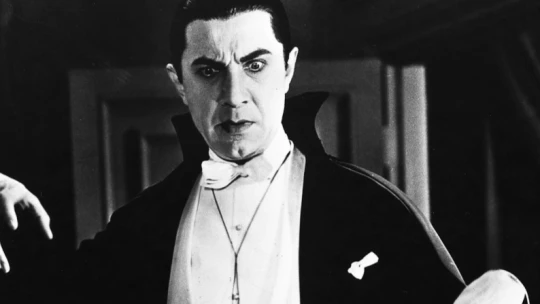 Třeste se na Draculu. Scenáristické duo za Sherlockem chystá nový seriál