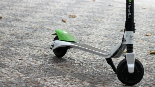 Komfortní s&nbsp;jedním velkým ale… Testovali jsme elektrokoloběžky Lime