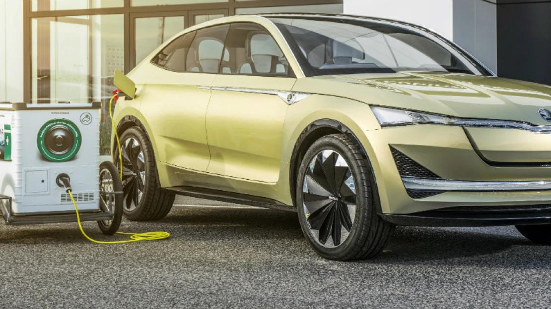 Aby elektrovozům nedošla šťáva. Škoda Auto a&nbsp;PRE spouštějí mobilní dobíjení