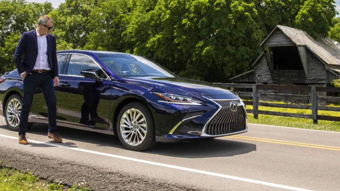 Elegán s&nbsp;japonským šarmem. Lexus ES je manažerský vůz bez kompromisů