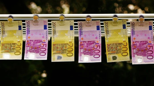 Cena praní špinavých peněz. Nizozemská ABN zaplatí 12,4 miliardy