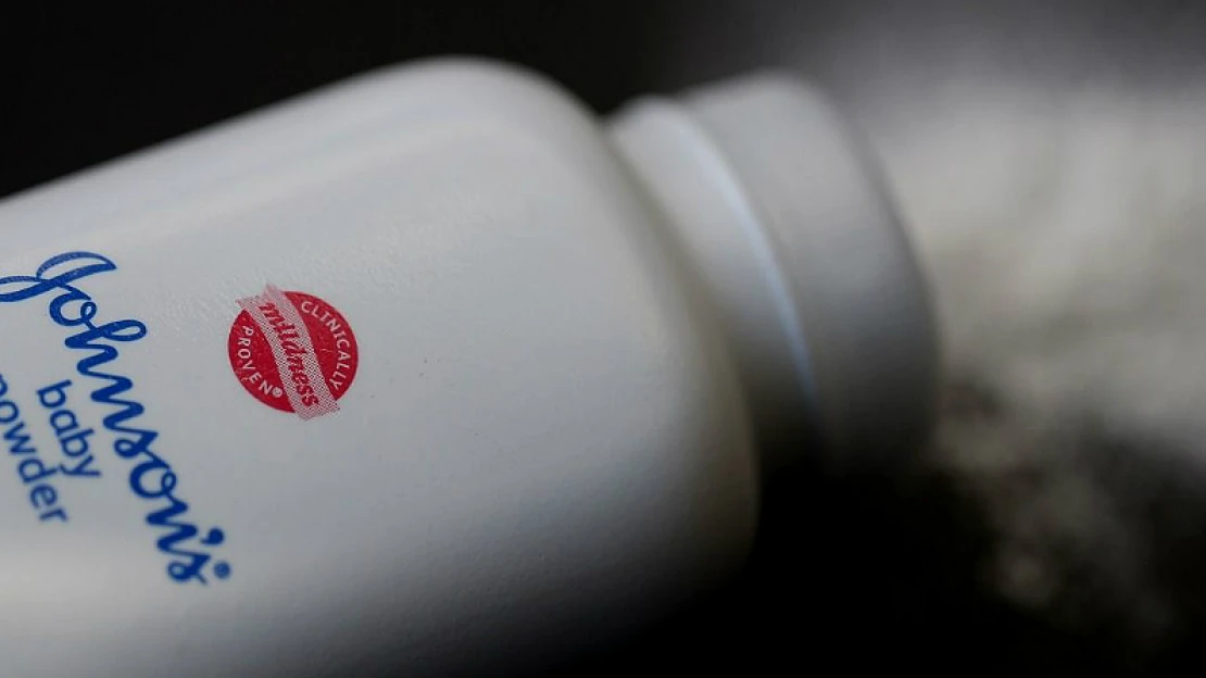 Je Johnson & Johnson zlá korporace? O&nbsp;azbestu v&nbsp;pudru prý věděla desítky let
