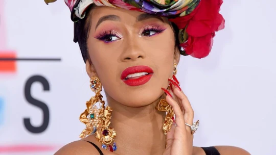 Být lídrem jako Cardi B. Rady americké raperky, díky kterým se zlepšíte